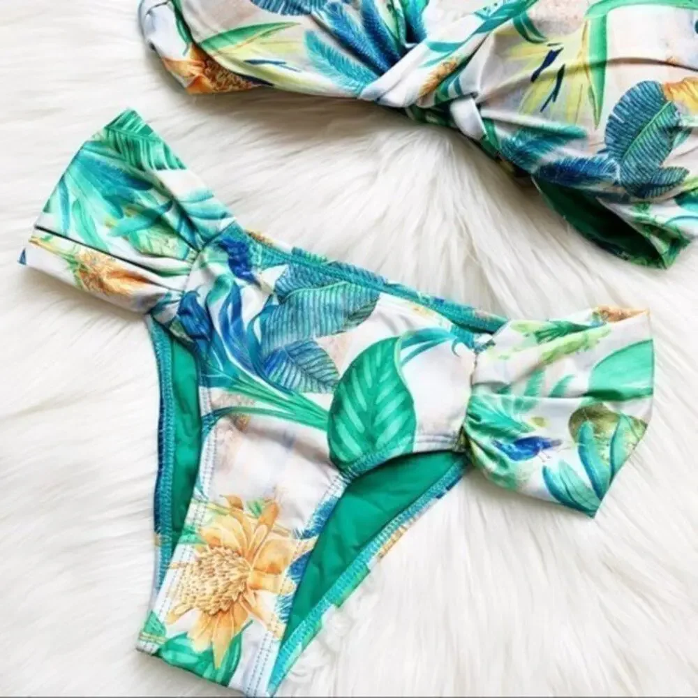 AngelBellas floral leaves